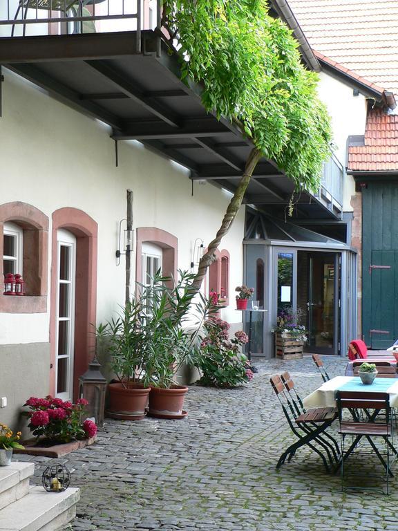 Alter Winzerhof Weisenheim Am Berg E.K. Hotel Exterior photo